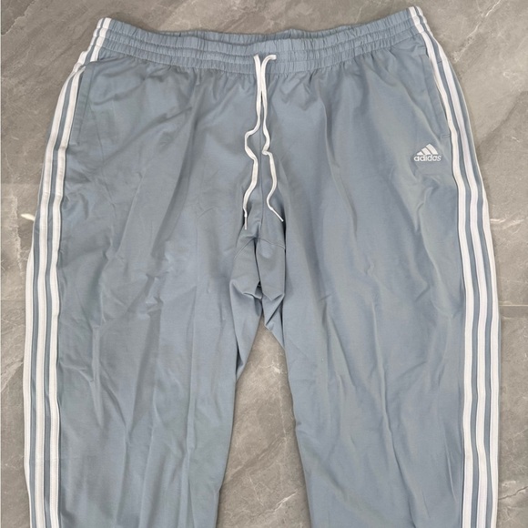 Women’s Adidas Essentials 3-Stripes Athletic Cuffed Pants 4X Plus Size - Picture 4 of 16